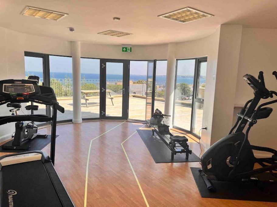 2Bed With Pool & Sea View Apartment Newquay  Bagian luar foto