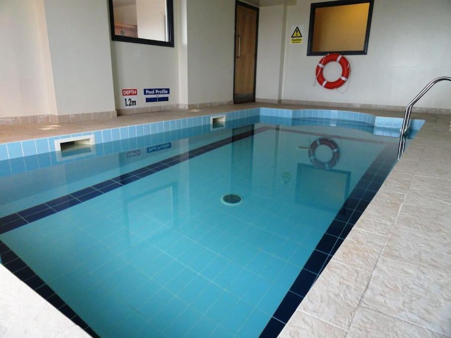 2Bed With Pool & Sea View Apartment Newquay  Bagian luar foto